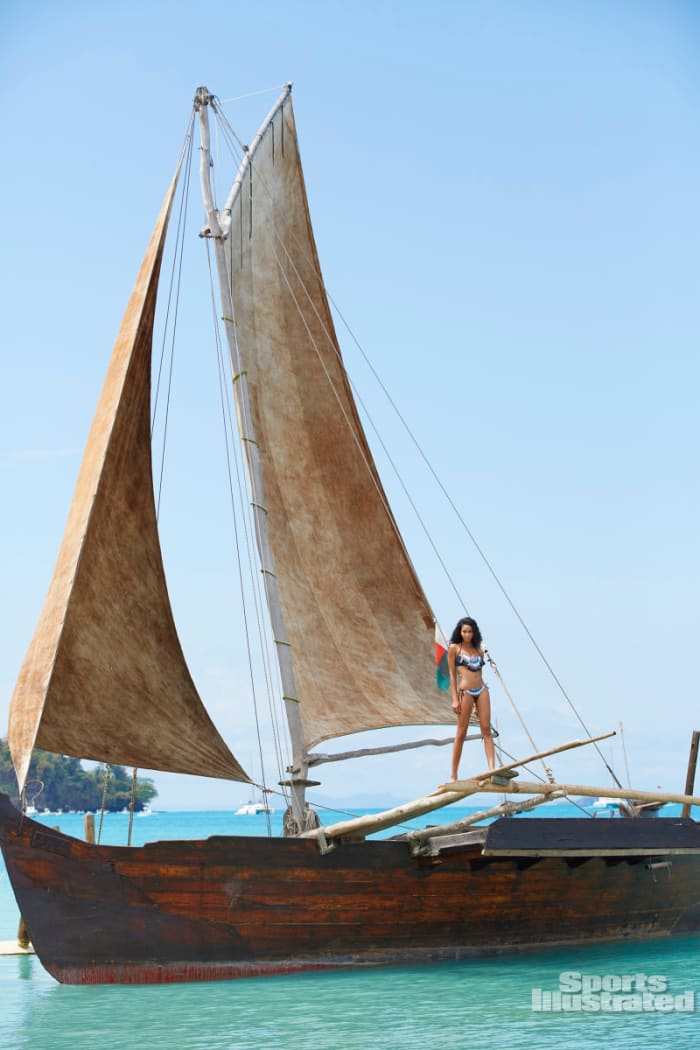 chanel iman 2014 web photo op72-37212-rawfinalw.jpg